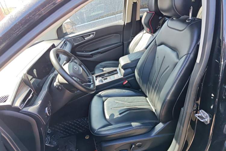 Used Ford Edge 2021 PLUS EcoBoost 245 Two-Wheel-Drive Titanium 7-Seater Left Front Seat