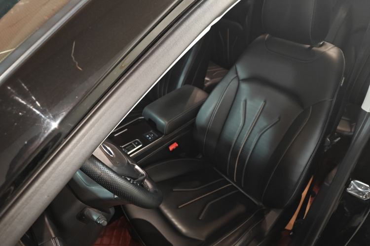 Used Ford Edge 2021 PLUS EcoBoost 245 Two-Wheel-Drive Titanium 7-Seater Left Front Seat