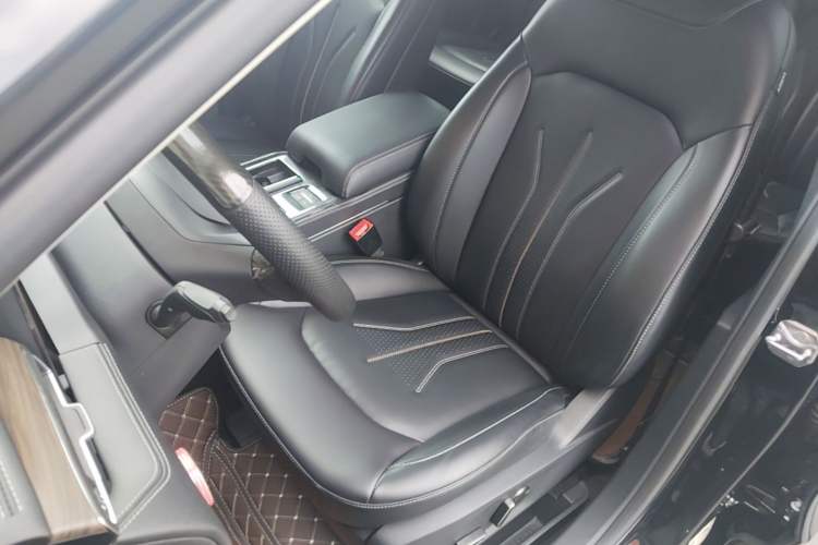 Used Ford Edge 2021 PLUS EcoBoost 245 Two-Wheel-Drive Titanium 7-Seater Left Front Seat