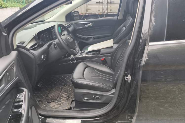 Used Ford Edge 2021 PLUS EcoBoost 245 Two-Wheel-Drive Titanium 7-Seater Left Front Seat