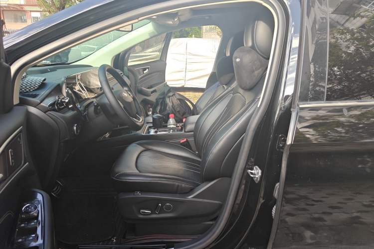 Used Ford Edge 2021 PLUS EcoBoost 245 Two-Wheel-Drive Titanium 7-Seater Left Front Seat
