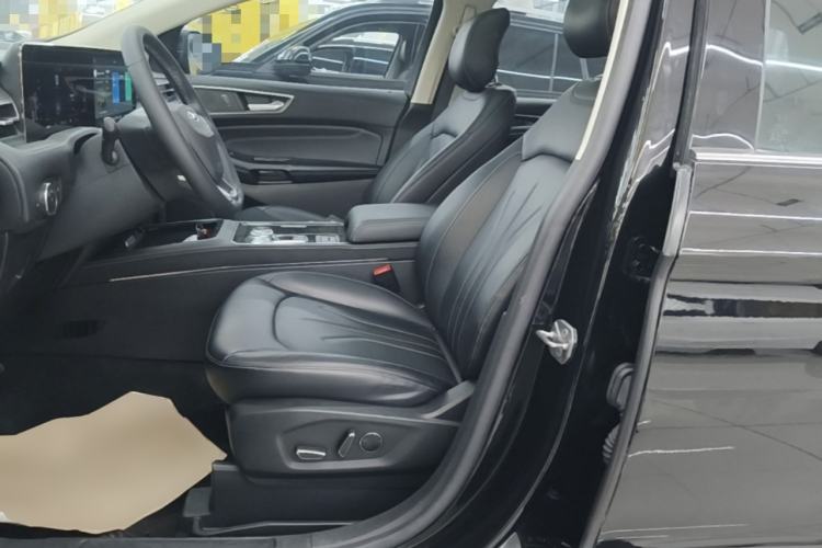 Used Ford Edge 2021 PLUS EcoBoost 245 Two-Wheel-Drive Platinum Edition 5 Seats Left Front Seat
