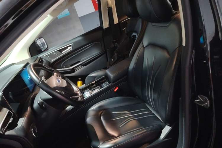 Used Ford Edge 2021 PLUS EcoBoost 245 Two-Wheel-Drive Titanium 7-Seater Left Front Seat