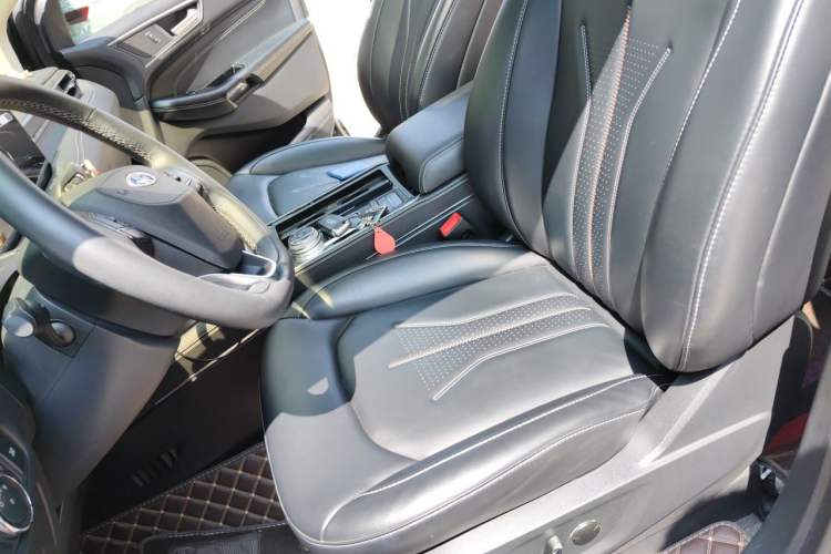 Used Ford Edge 2021 PLUS EcoBoost 245 Two-Wheel-Drive Platinum Edition 5 Seats Left Front Seat