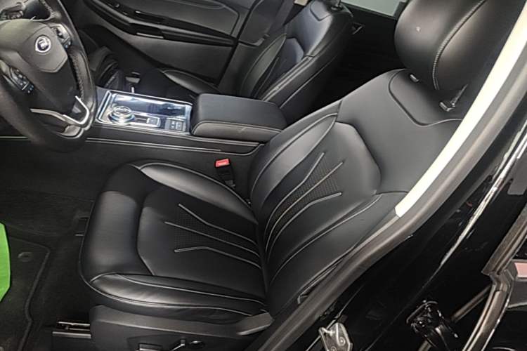 Used Ford Edge 2021 PLUS EcoBoost 245 Two-Wheel-Drive Titanium 7-Seater Left Front Seat