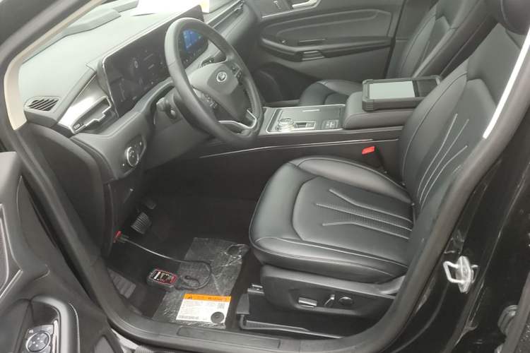 Used Ford Edge 2021 PLUS EcoBoost 245 Two-Wheel-Drive Platinum Edition 5 Seats Left Front Seat