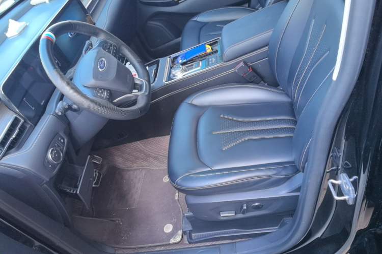 Used Ford Edge 2021 PLUS EcoBoost 245 Two-Wheel-Drive Titanium 7-Seater Left Front Seat