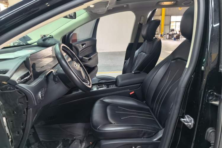 Used Ford Edge 2021 PLUS EcoBoost 245 Two-Wheel-Drive Titanium 7-Seater Left Front Seat