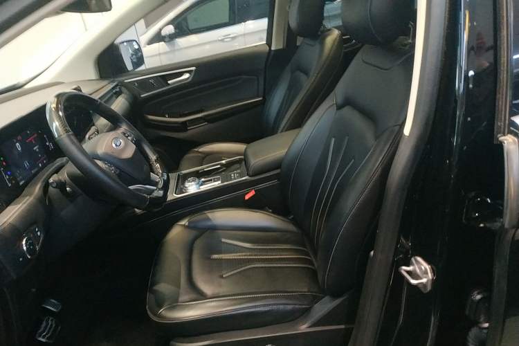 Used Ford Edge 2021 PLUS EcoBoost 245 Two-Wheel-Drive Titanium 7-Seater Left Front Seat