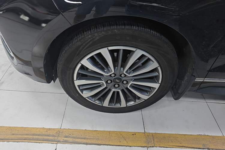 Used Ford Edge 2021 PLUS EcoBoost 245 Two-Wheel-Drive Titanium 7-Seater Left Front Wheel Hub