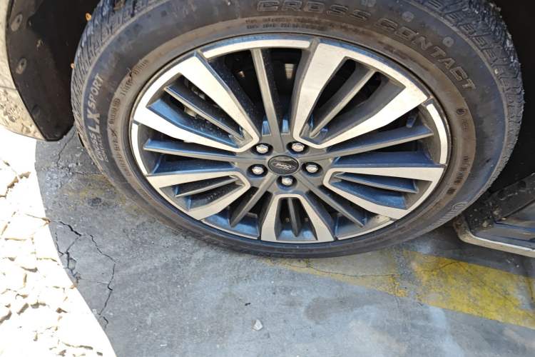 Used Ford Edge 2021 PLUS EcoBoost 245 Two-Wheel-Drive Titanium 7-Seater Left Front Wheel Hub