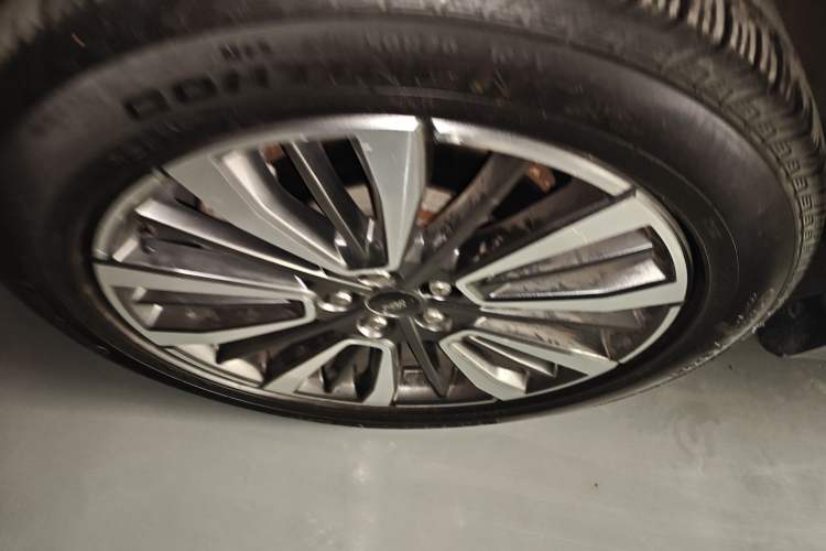 Used Ford Edge 2021 PLUS EcoBoost 245 Two-Wheel-Drive Titanium 7-Seater Left Front Wheel Hub