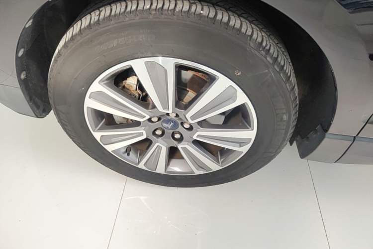 Used Ford Edge 2021 PLUS EcoBoost 245 Two-Wheel-Drive Platinum Edition 5 Seats Left Front Wheel Hub
