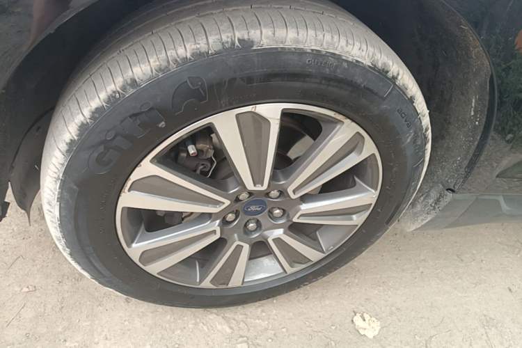 Used Ford Edge 2021 PLUS EcoBoost 245 Two-Wheel-Drive Platinum Edition 5 Seats Left Front Wheel Hub