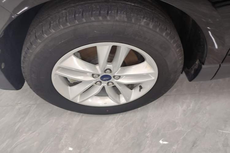 Used Ford Edge 2021 PLUS EcoBoost 245 Two-Wheel-Drive Elite 5-Seater Left Front Wheel Hub
