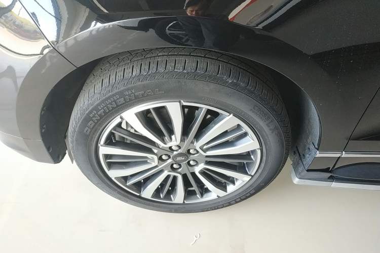 Used Ford Edge 2021 PLUS EcoBoost 245 Two-Wheel-Drive Titanium 7-Seater Left Front Wheel Hub