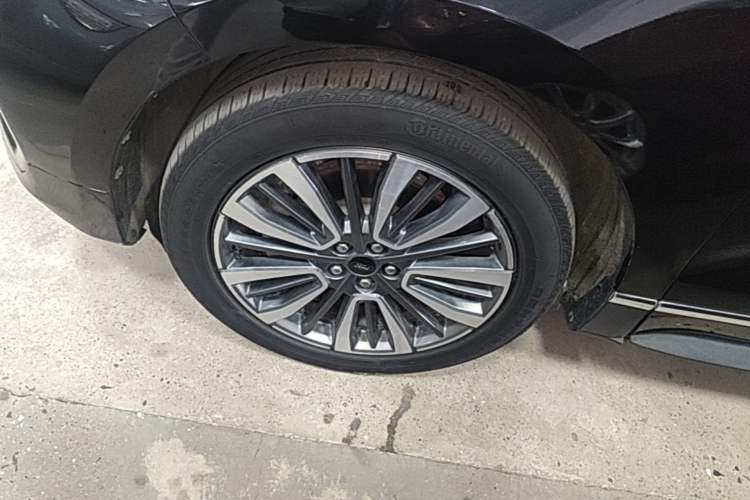 Used Ford Edge 2021 PLUS EcoBoost 245 Two-Wheel-Drive Titanium 7-Seater Left Front Wheel Hub