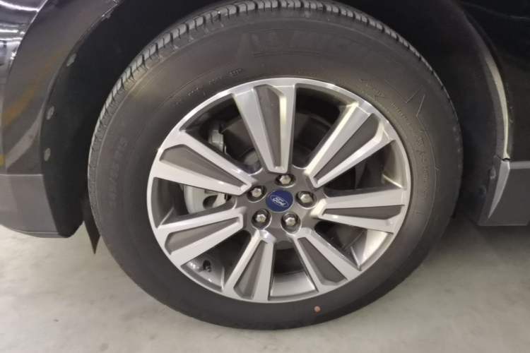 Used Ford Edge 2021 PLUS EcoBoost 245 Two-Wheel-Drive Platinum Edition 5 Seats Left Front Wheel Hub