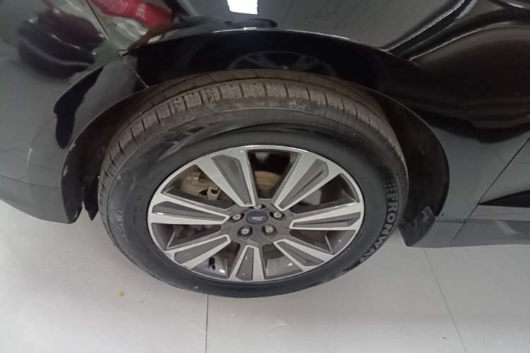 Used Ford Edge 2021 PLUS EcoBoost 245 Two-Wheel-Drive Platinum Edition 5 Seats Left Front Wheel Hub