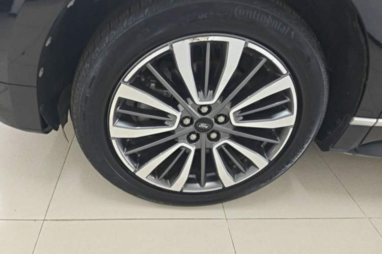 Used Ford Edge 2021 PLUS EcoBoost 245 Two-Wheel-Drive Titanium 7-Seater Left Front Wheel Hub
