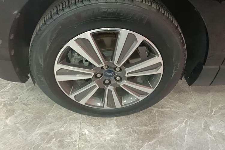 Used Ford Edge 2021 PLUS EcoBoost 245 Two-Wheel-Drive Platinum Edition 5 Seats Left Front Wheel Hub