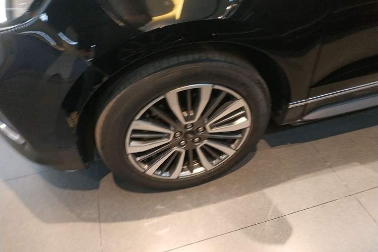 Used Ford Edge 2021 PLUS EcoBoost 245 Two-Wheel-Drive Titanium 7-Seater Left Front Wheel Hub