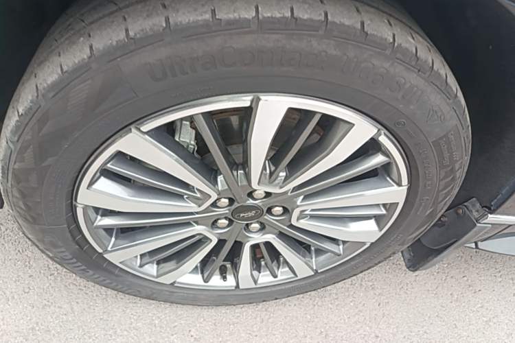 Used Ford Edge 2021 PLUS EcoBoost 245 Two-Wheel-Drive Titanium 7-Seater Left Front Wheel Hub