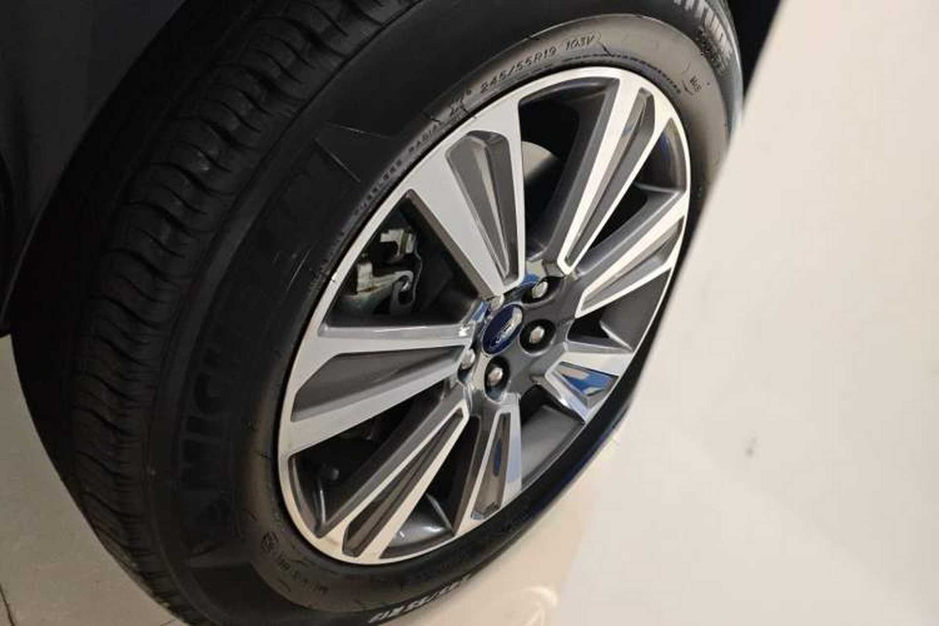 Used Ford Edge 2021 PLUS EcoBoost 245 Two-Wheel-Drive Platinum Edition 5 Seats Left Front Wheel Hub