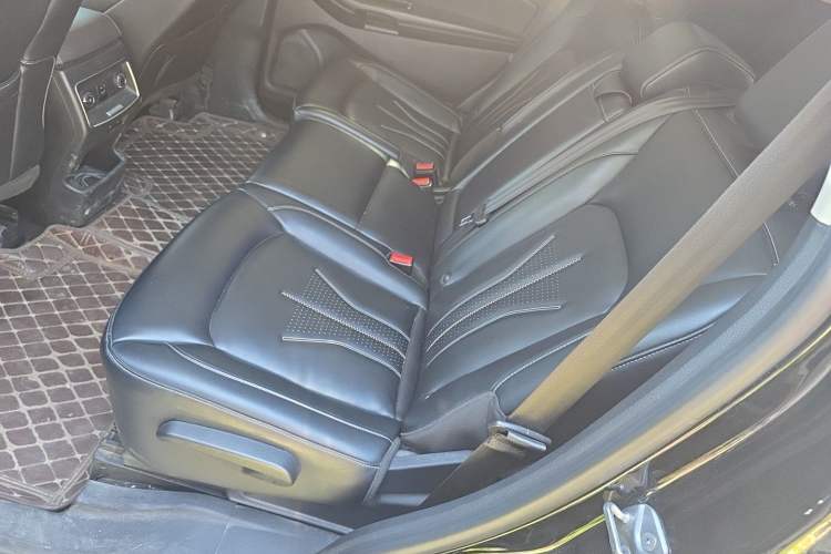 Used Ford Edge 2021 PLUS EcoBoost 245 Two-Wheel-Drive Titanium 7-Seater Left Rear Seat
