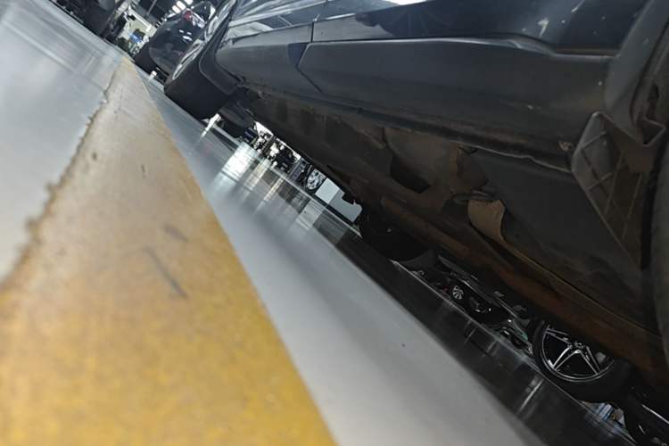 Used Ford Edge 2021 PLUS EcoBoost 245 Two-Wheel-Drive Titanium 7-Seater Left Side Sill