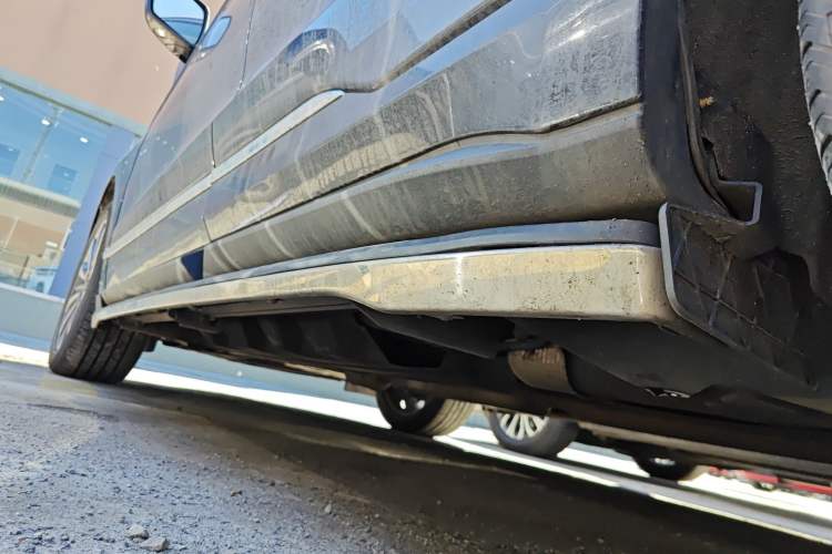 Used Ford Edge 2021 PLUS EcoBoost 245 Two-Wheel-Drive Titanium 7-Seater Left Side Sill