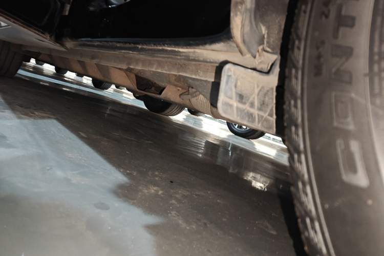 Used Ford Edge 2021 PLUS EcoBoost 245 Two-Wheel-Drive Titanium 7-Seater Left Side Sill