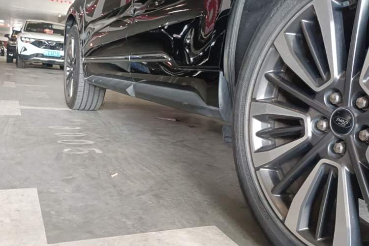 Used Ford Edge 2021 PLUS EcoBoost 245 Two-Wheel-Drive Titanium 7-Seater Left Side Sill