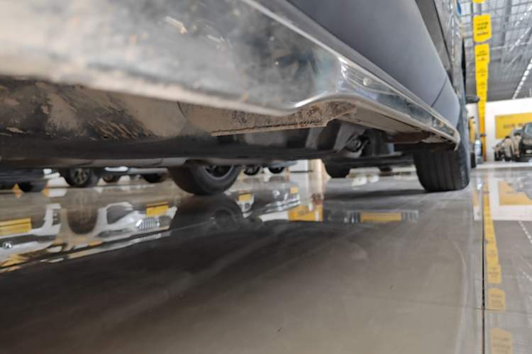 Used Ford Edge 2021 PLUS EcoBoost 245 Two-Wheel-Drive Platinum Edition 5 Seats Left Side Sill