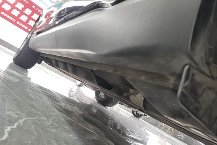 Used Ford Edge 2021 PLUS EcoBoost 245 Two-Wheel-Drive Platinum Edition 5 Seats Left Side Sill