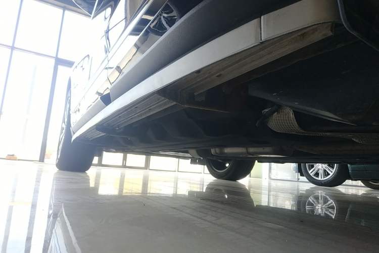 Used Ford Edge 2021 PLUS EcoBoost 245 Two-Wheel-Drive Titanium 7-Seater Left Side Sill