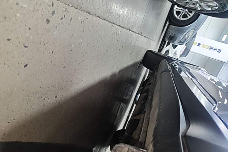Used Ford Edge 2021 PLUS EcoBoost 245 Two-Wheel-Drive Titanium 7-Seater Left Side Sill