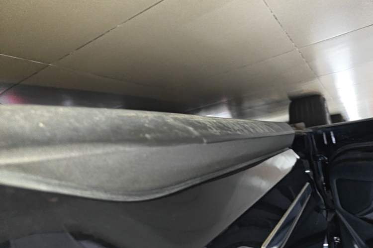Used Ford Edge 2021 PLUS EcoBoost 245 Two-Wheel-Drive Titanium 7-Seater Left Side Sill
