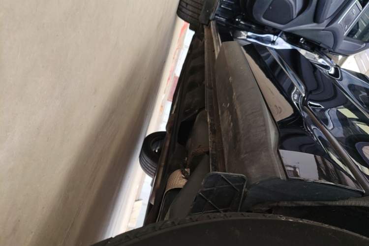 Used Ford Edge 2021 PLUS EcoBoost 245 Two-Wheel-Drive Titanium 7-Seater Left Side Sill