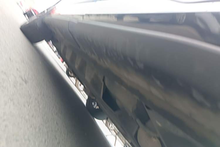 Used Ford Edge 2021 PLUS EcoBoost 245 Two-Wheel-Drive Titanium 7-Seater Left Side Sill