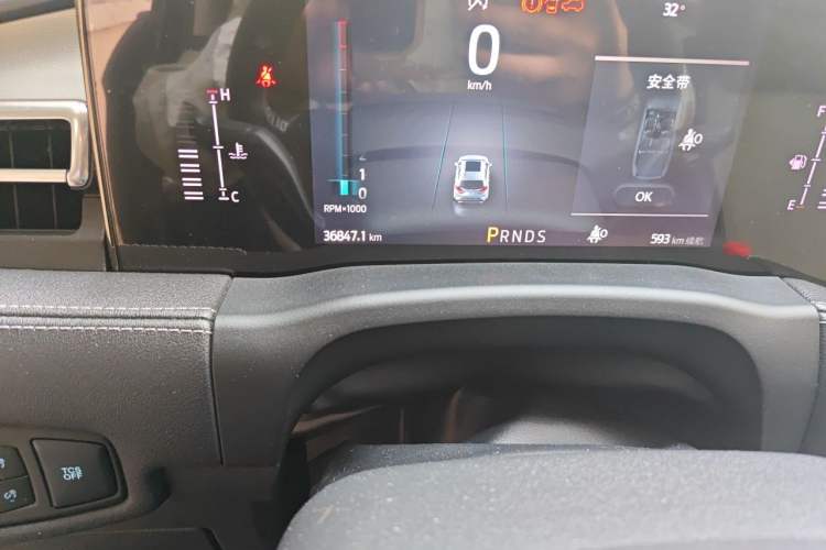 Used Ford Edge 2021 PLUS EcoBoost 245 Two-Wheel-Drive Platinum Edition 5 Seats Odometer Close Up