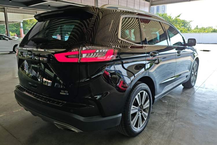 Used Ford Edge 2021 PLUS EcoBoost 245 Two-Wheel-Drive Platinum Edition 5 Seats Rear Right 45 Deg