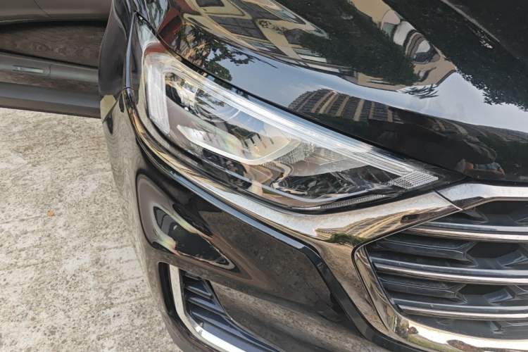 Used Ford Edge 2021 PLUS EcoBoost 245 Two-Wheel-Drive Platinum Edition 5 Seats Right Front Headlight