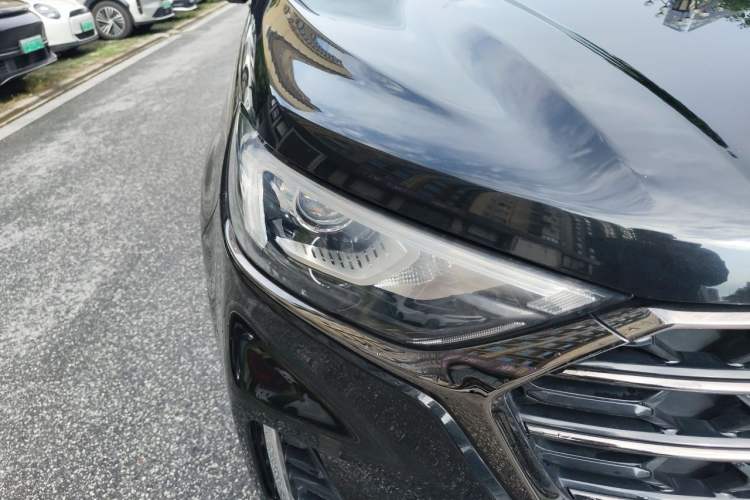 Used Ford Edge 2021 PLUS EcoBoost 245 Two-Wheel-Drive Titanium 7-Seater Right Front Headlight