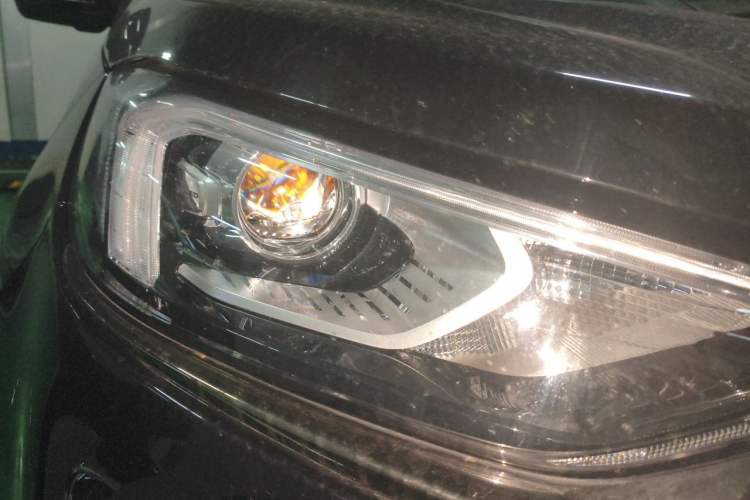 Used Ford Edge 2021 PLUS EcoBoost 245 Two-Wheel-Drive Titanium 7-Seater Right Front Headlight