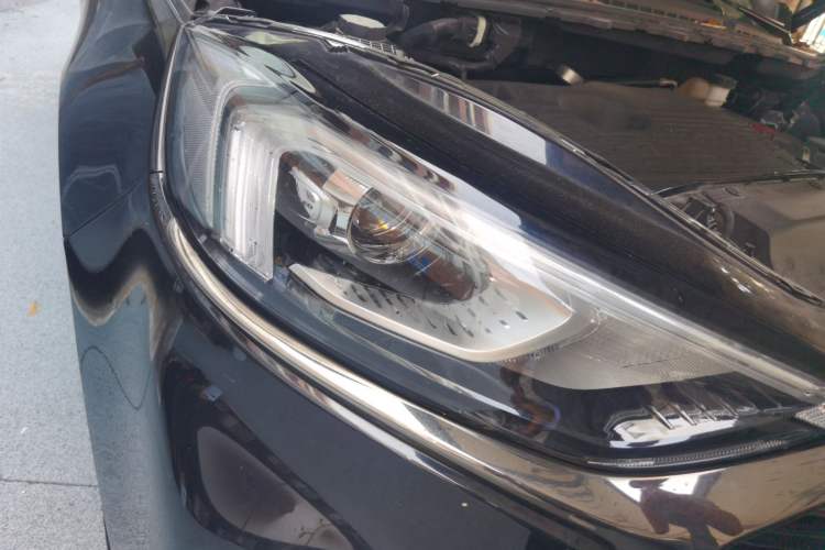 Used Ford Edge 2021 PLUS EcoBoost 245 Two-Wheel-Drive Titanium 7-Seater Right Front Headlight