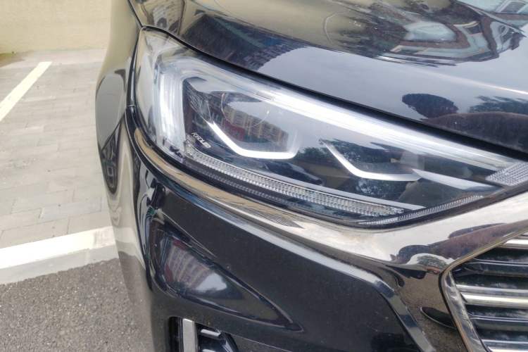 Used Ford Edge 2021 PLUS EcoBoost 245 Four-Wheel Drive Titanium Edition 7-Seater Right Front Headlight