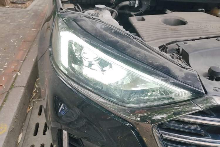 Used Ford Edge 2021 PLUS EcoBoost 245 Two-Wheel-Drive Titanium 7-Seater Right Front Headlight