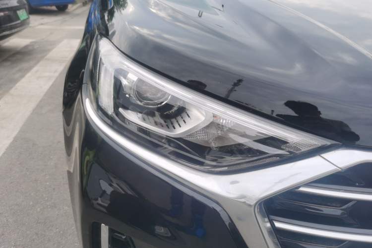 Used Ford Edge 2021 PLUS EcoBoost 245 Two-Wheel-Drive Platinum Edition 5 Seats Right Front Headlight