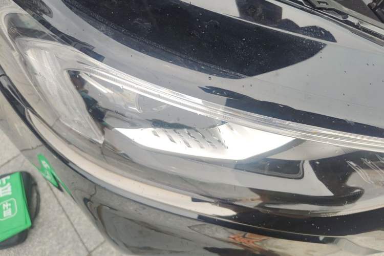 Used Ford Edge 2021 PLUS EcoBoost 245 Two-Wheel-Drive Titanium 7-Seater Right Front Headlight